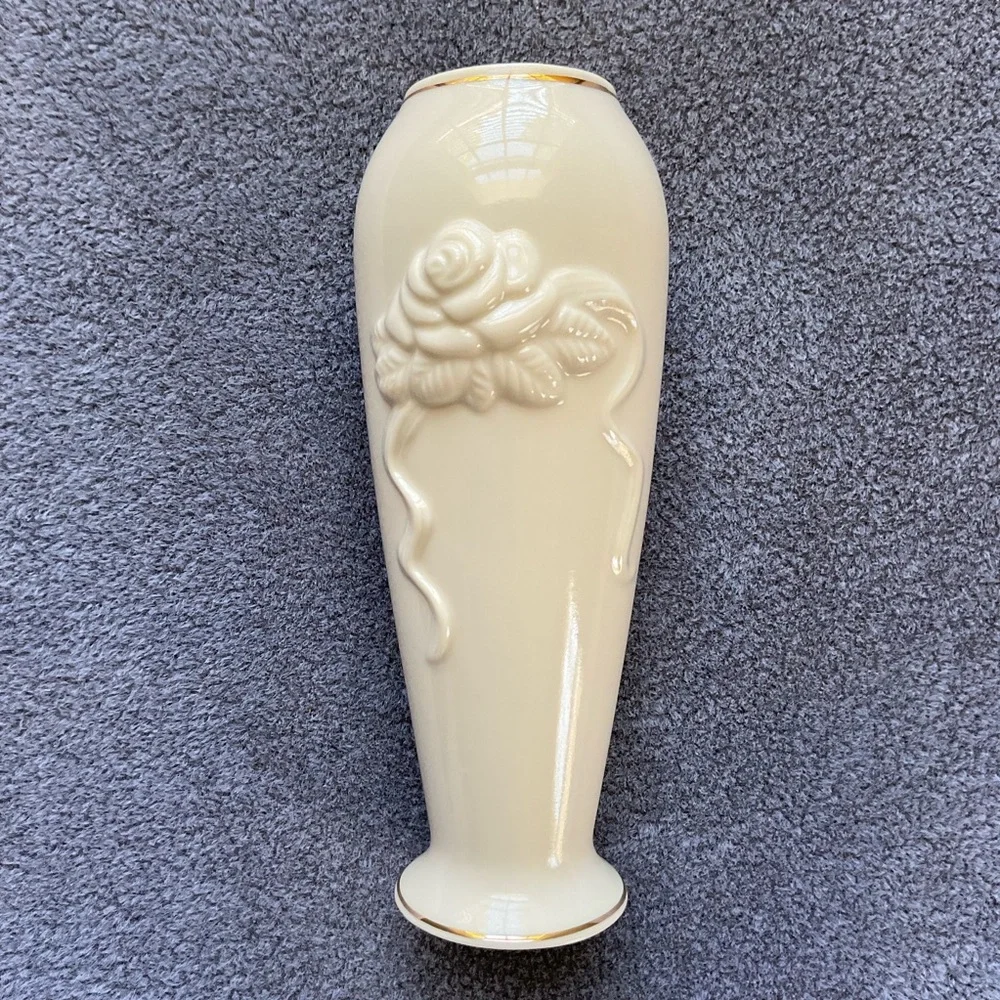 LENOX Rose Blossom Ivory 24 Karat Gold Trim Bud Vase 6